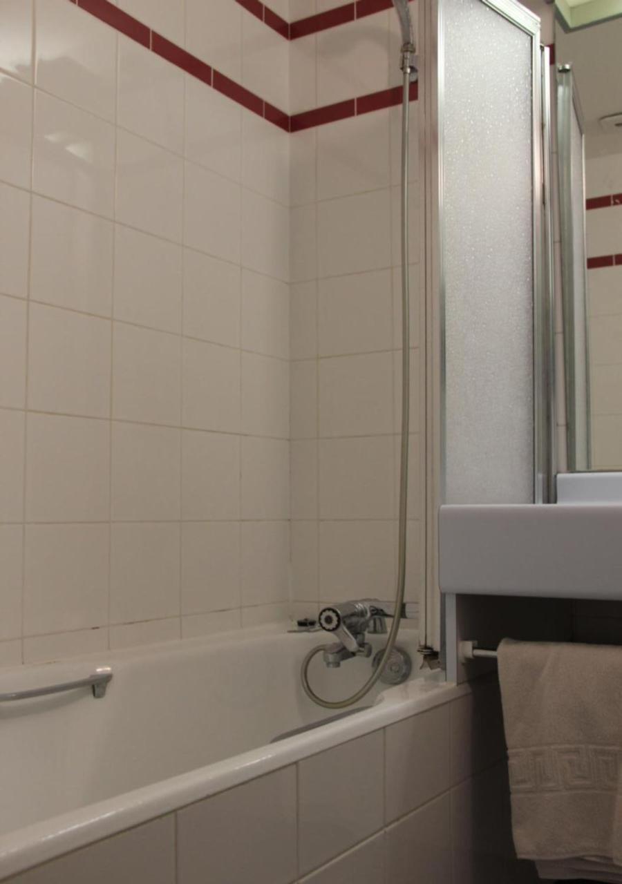 Hotel Le Catala Beaudean Room photo